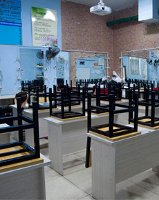 <strong>統(tǒng)麗學(xué)校環(huán)境</strong>