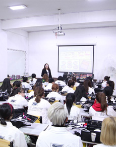 <strong>統(tǒng)麗學(xué)校環(huán)境</strong>