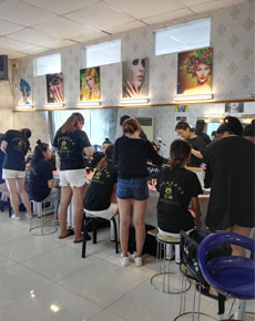 <strong>青島億尚學(xué)校教學(xué)環(huán)境</strong>