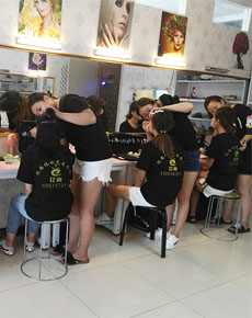 <strong>青島億尚學(xué)校教學(xué)環(huán)境</strong>