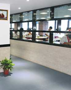 <strong>深圳妞妞西點學校環(huán)境</strong>