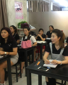 <strong>深圳萬(wàn)色化妝學(xué)校環(huán)境</strong>