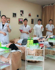 <strong>深圳萬(wàn)色化妝學(xué)校環(huán)境</strong>