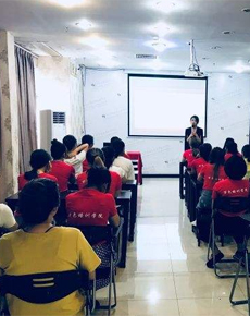 <strong>深圳萬(wàn)色化妝學(xué)校環(huán)境</strong>