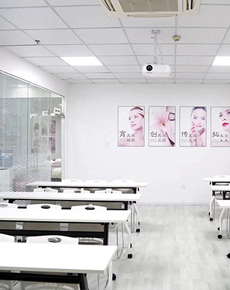 <strong>杭州藍米培訓學校環(huán)境</strong>