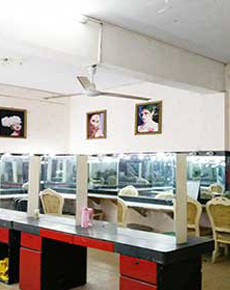 <strong>鄭州環(huán)球?qū)W校環(huán)境</strong>