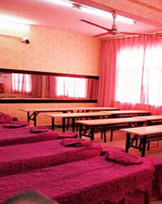 <strong>鄭州環(huán)球?qū)W校環(huán)境</strong>