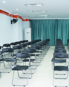 <strong>?？诩t妝學(xué)校環(huán)境</strong>