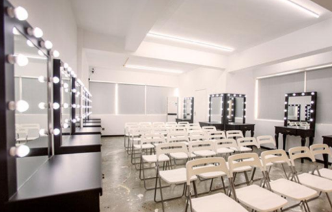 年齡大了還可以去化妝學(xué)校學(xué)化妝嗎？