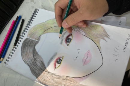 找化妝培訓(xùn)學(xué)校的方法有哪些？