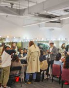 <strong>青島紫緣化妝學(xué)校環(huán)境</strong>