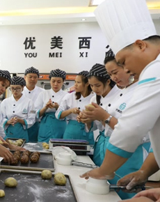 <strong>學(xué)校掠影</strong>