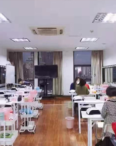 <strong>學(xué)校一角</strong>