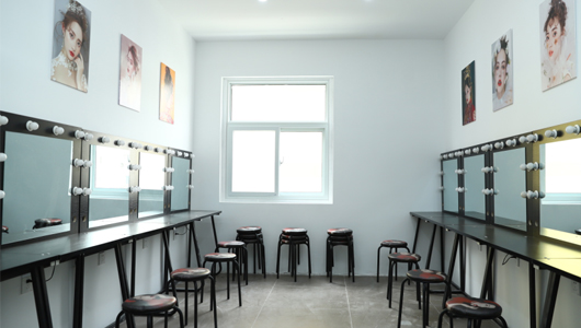 揭秘美妝培訓(xùn)機(jī)構(gòu)速成班