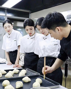 <strong>學(xué)校掠影</strong>