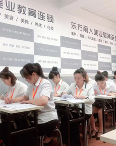 <strong>學(xué)校環(huán)境</strong>