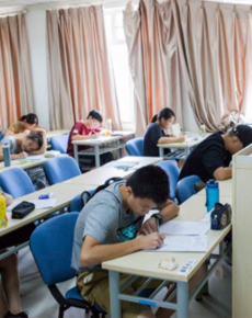 <strong>學(xué)校環(huán)境</strong>