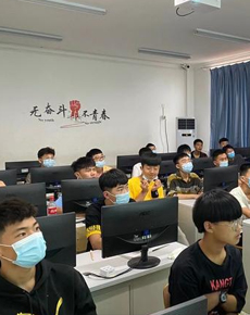 <strong>學(xué)校環(huán)境</strong>