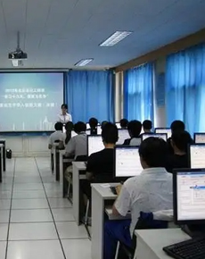 <strong>學(xué)校環(huán)境</strong>